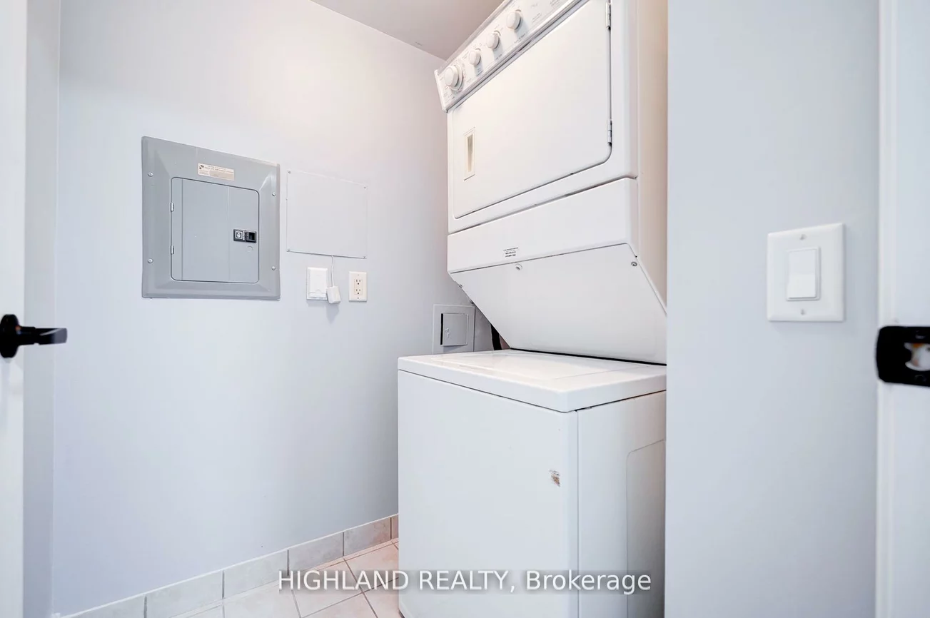 25, Kingsbridge Garden, Hurontario, Mississauga