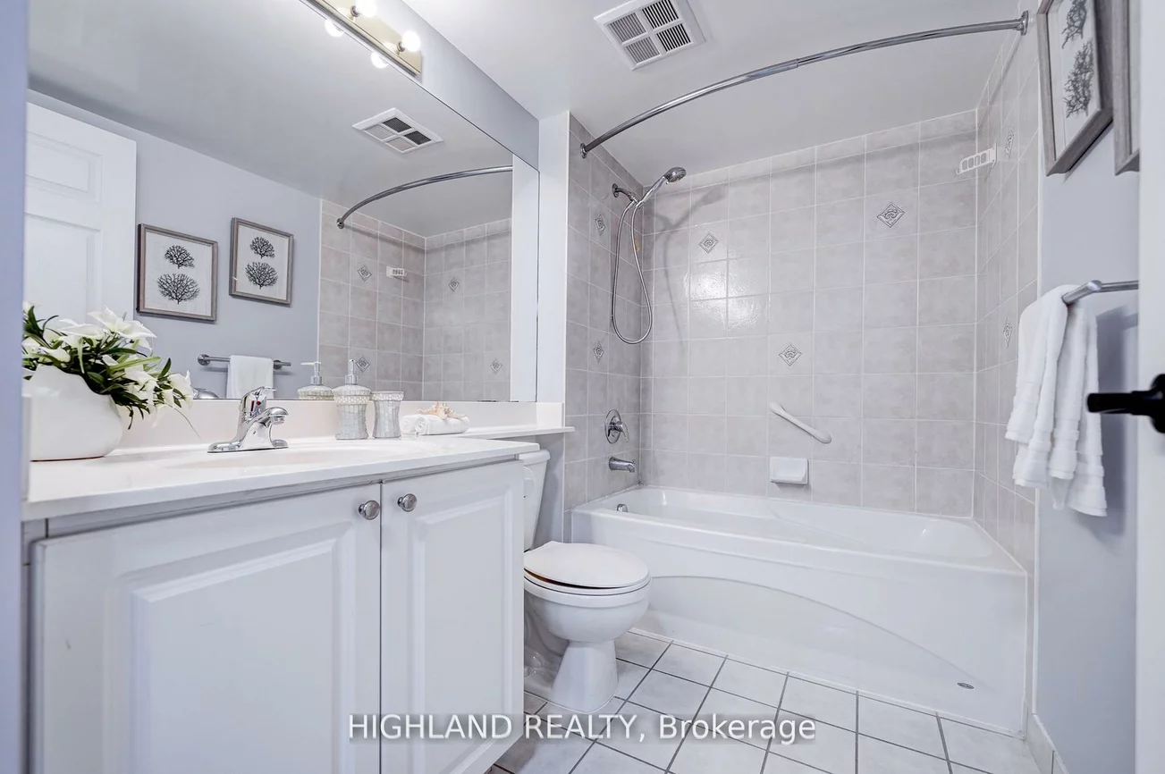 25, Kingsbridge Garden, Hurontario, Mississauga