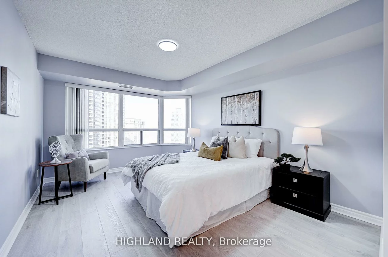 25, Kingsbridge Garden, Hurontario, Mississauga
