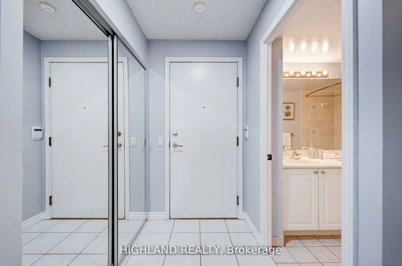 25, Kingsbridge Garden, Hurontario, Mississauga