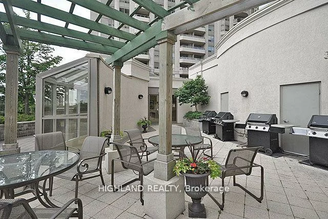 25, Kingsbridge Garden, Hurontario, Mississauga