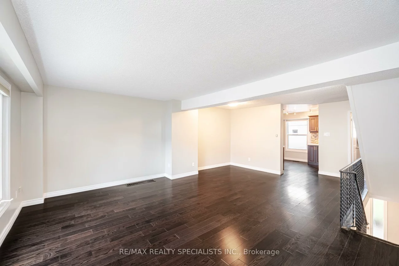 2440, Bromsgrove, Clarkson, Mississauga
