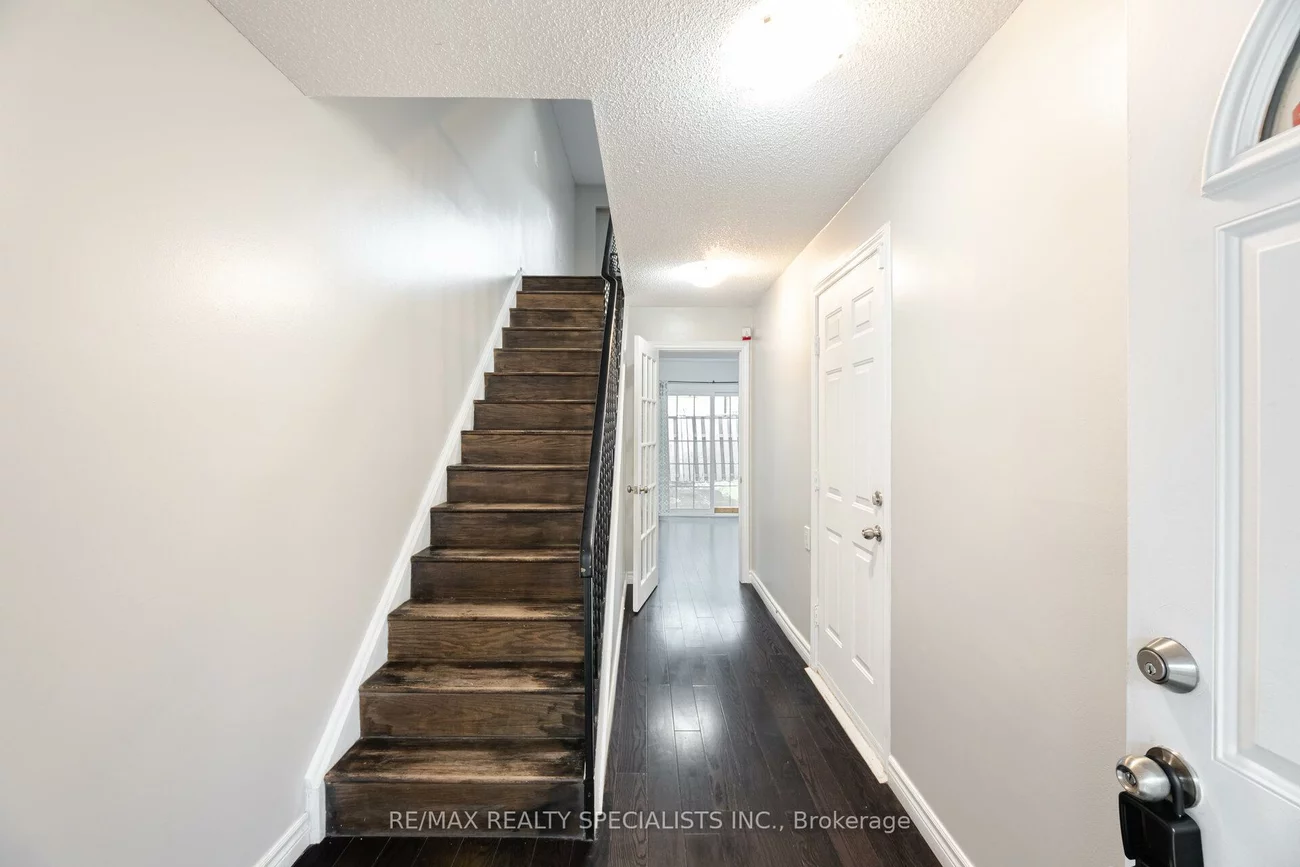 2440, Bromsgrove, Clarkson, Mississauga