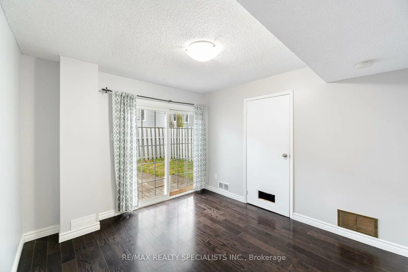 2440, Bromsgrove, Clarkson, Mississauga