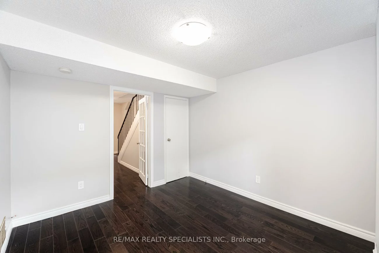 2440, Bromsgrove, Clarkson, Mississauga
