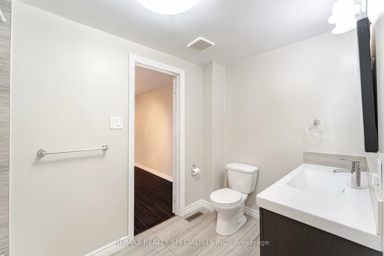 2440, Bromsgrove, Clarkson, Mississauga