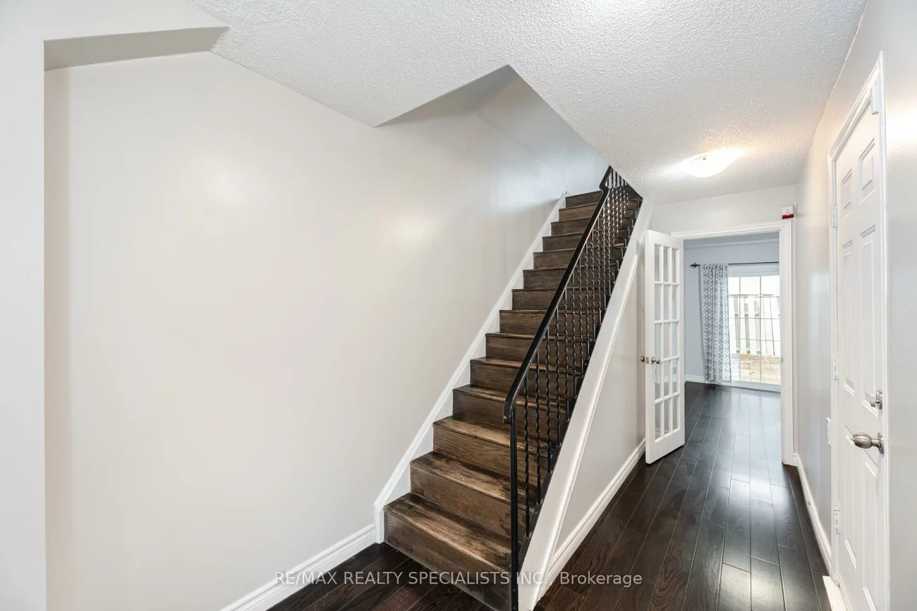 2440, Bromsgrove, Clarkson, Mississauga