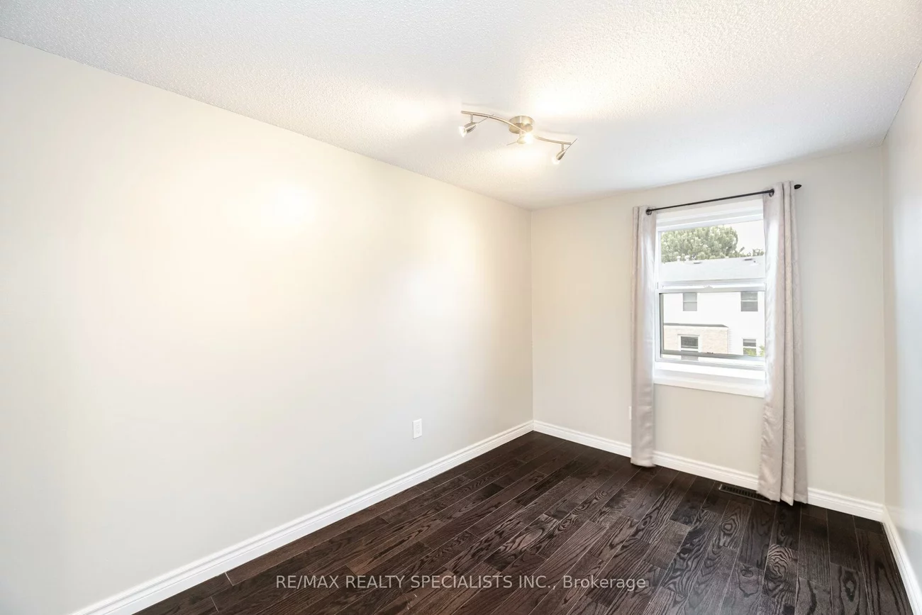 2440, Bromsgrove, Clarkson, Mississauga