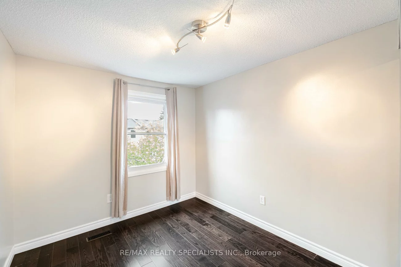2440, Bromsgrove, Clarkson, Mississauga