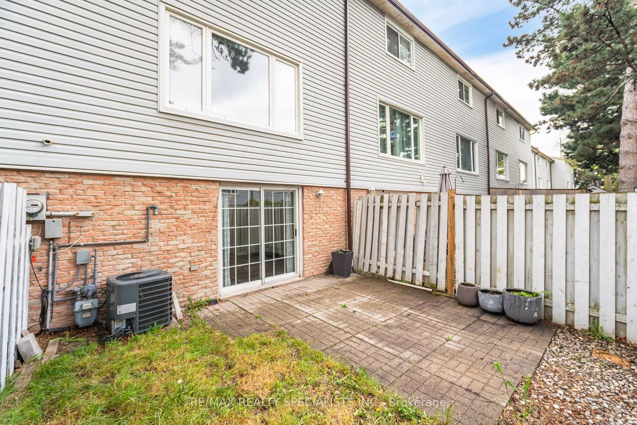2440, Bromsgrove, Clarkson, Mississauga