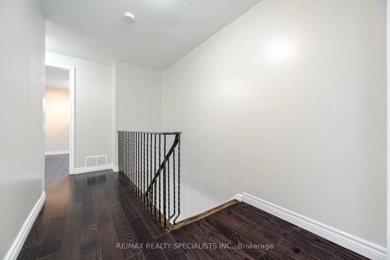 2440, Bromsgrove, Clarkson, Mississauga