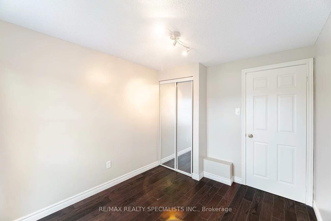 2440, Bromsgrove, Clarkson, Mississauga