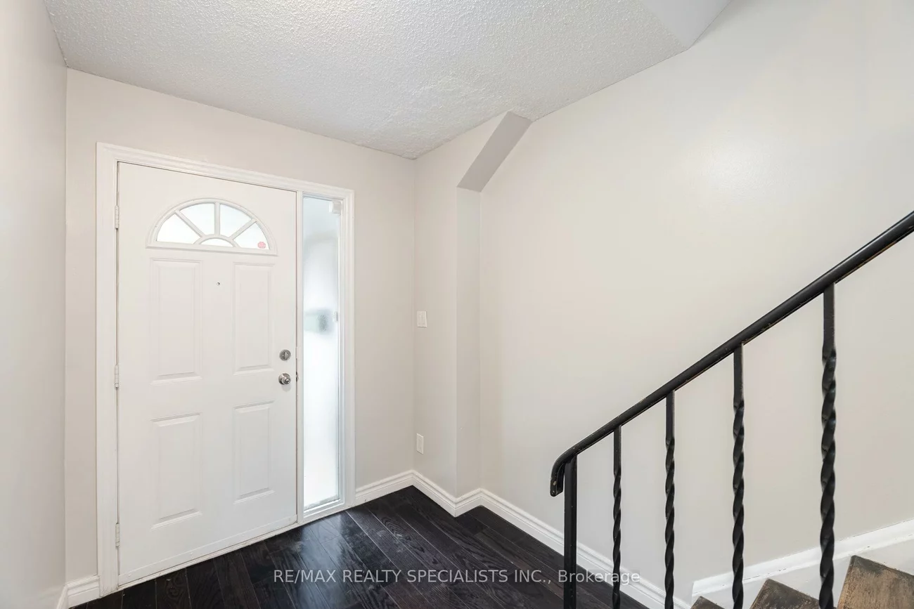 2440, Bromsgrove, Clarkson, Mississauga