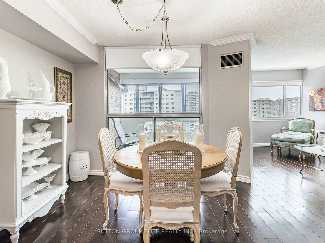 50, Elm, Mississauga Valleys, Mississauga