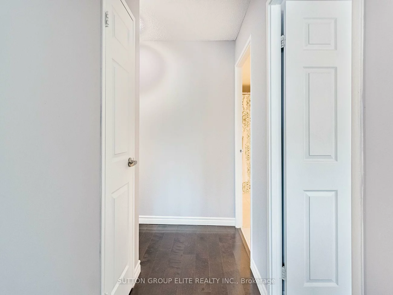 50, Elm, Mississauga Valleys, Mississauga