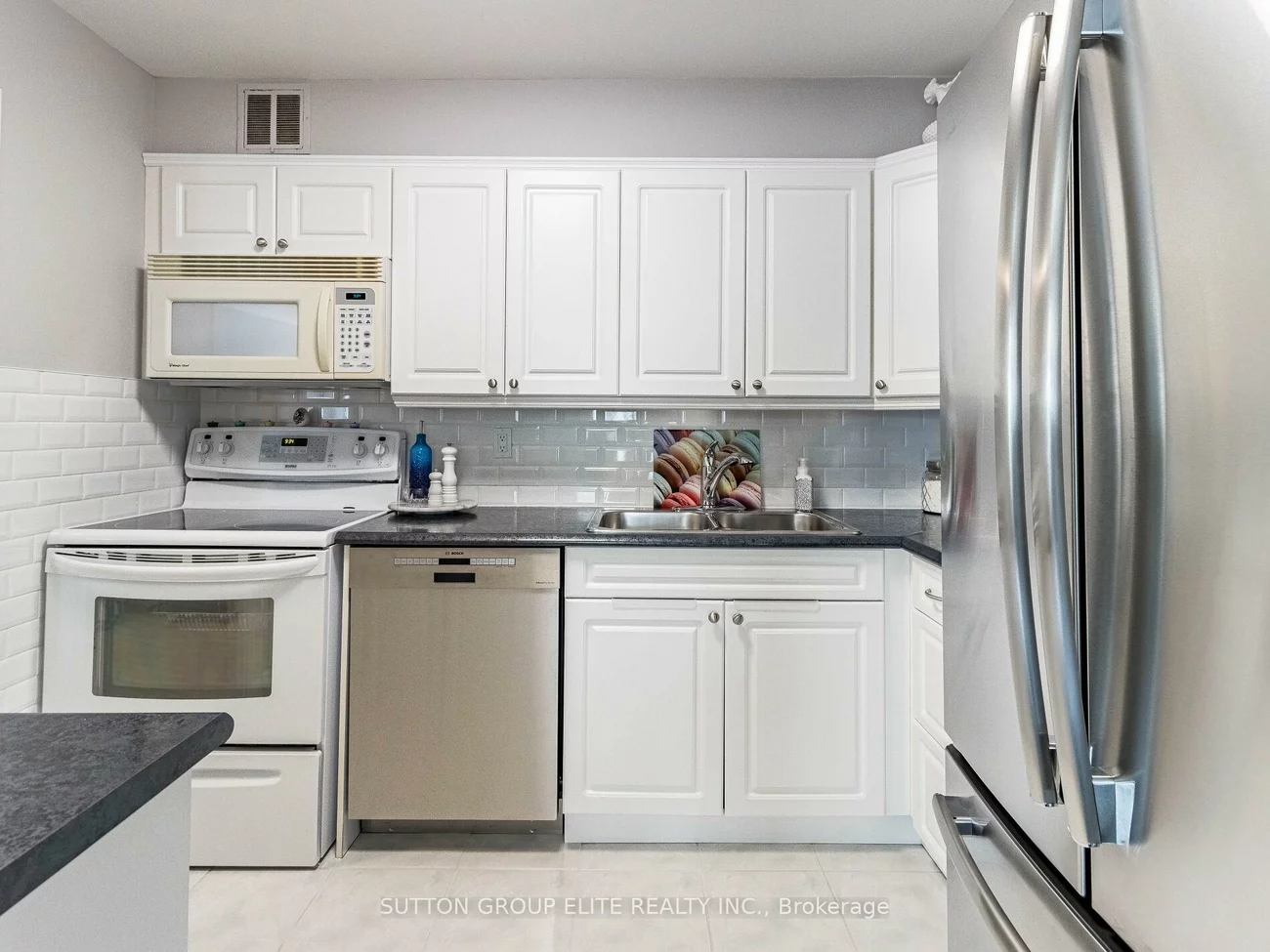 50, Elm, Mississauga Valleys, Mississauga