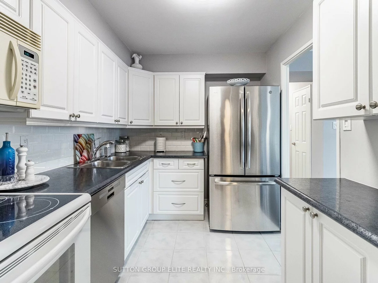 50, Elm, Mississauga Valleys, Mississauga