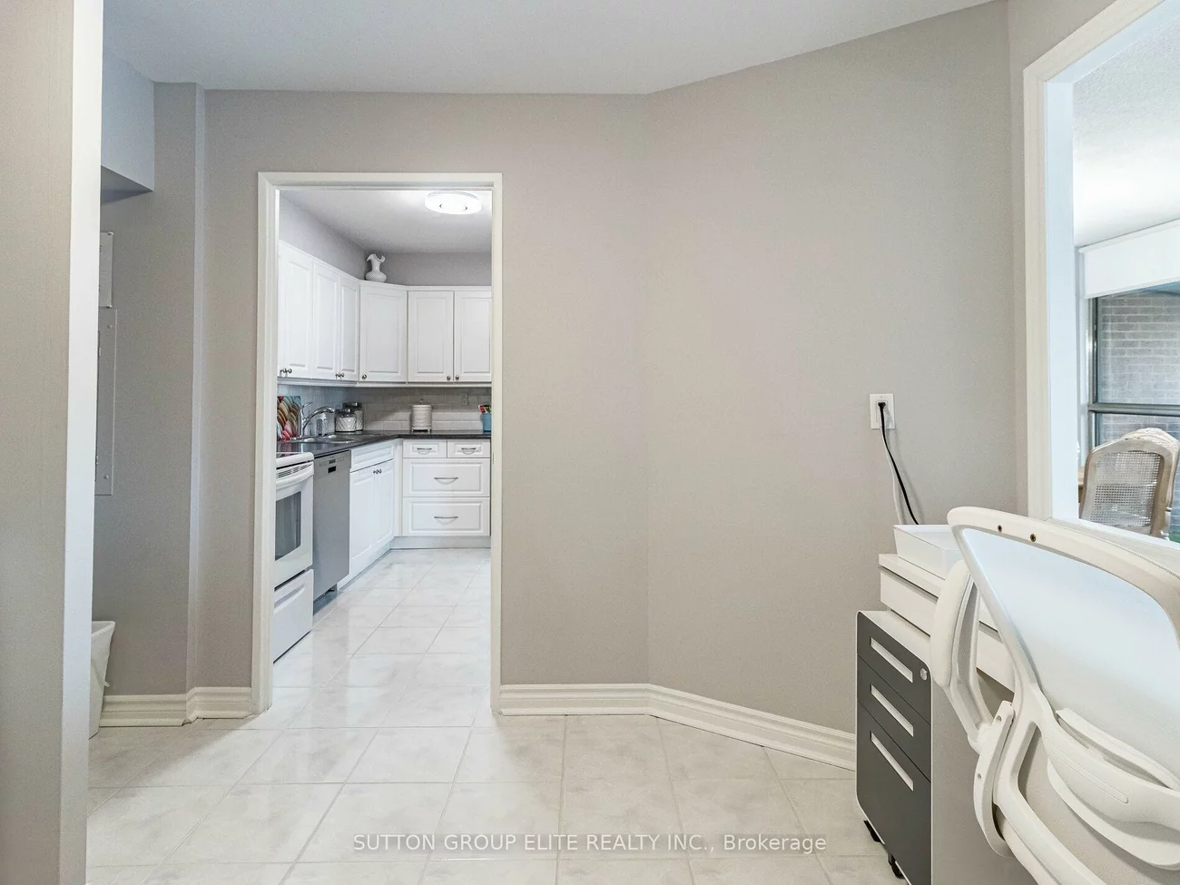 50, Elm, Mississauga Valleys, Mississauga