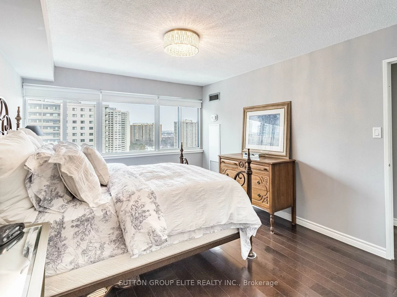 50, Elm, Mississauga Valleys, Mississauga