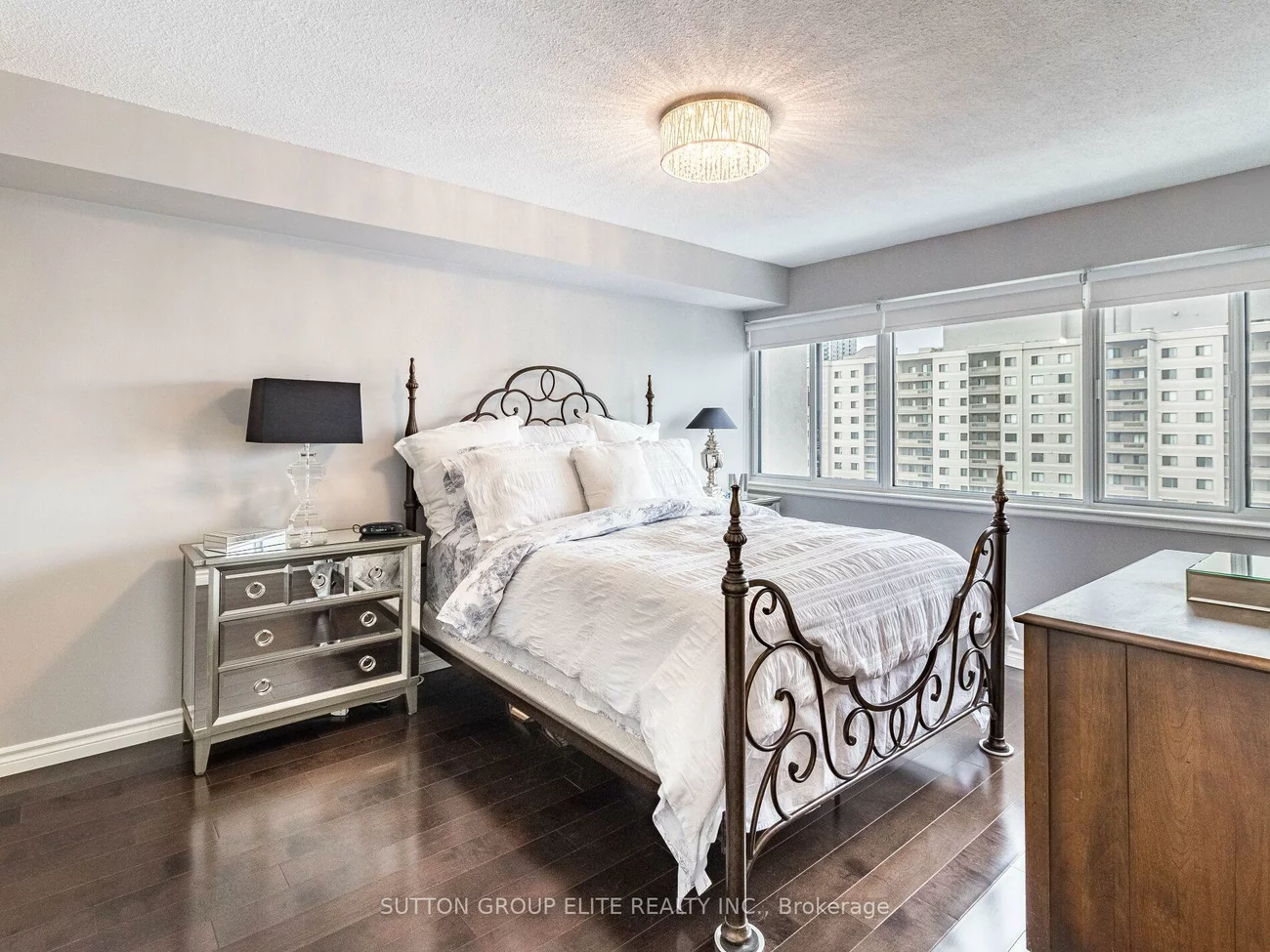 50, Elm, Mississauga Valleys, Mississauga