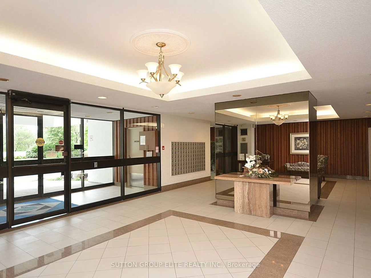 50, Elm, Mississauga Valleys, Mississauga
