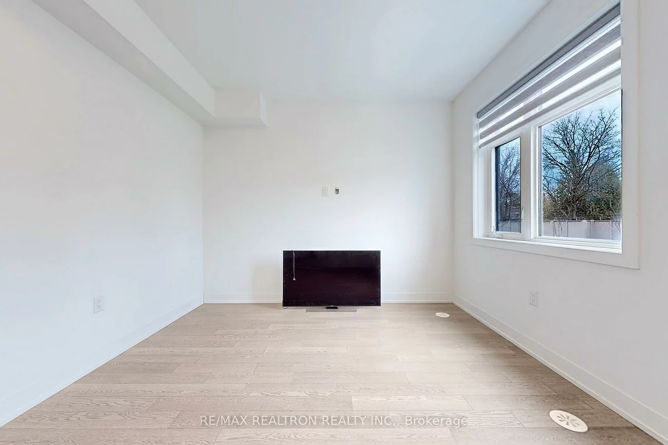 1115, Douglas McCurdy Comm, Lakeview, Mississauga