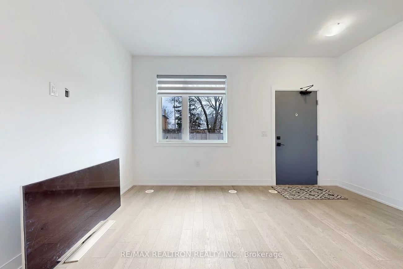 1115, Douglas McCurdy Comm, Lakeview, Mississauga
