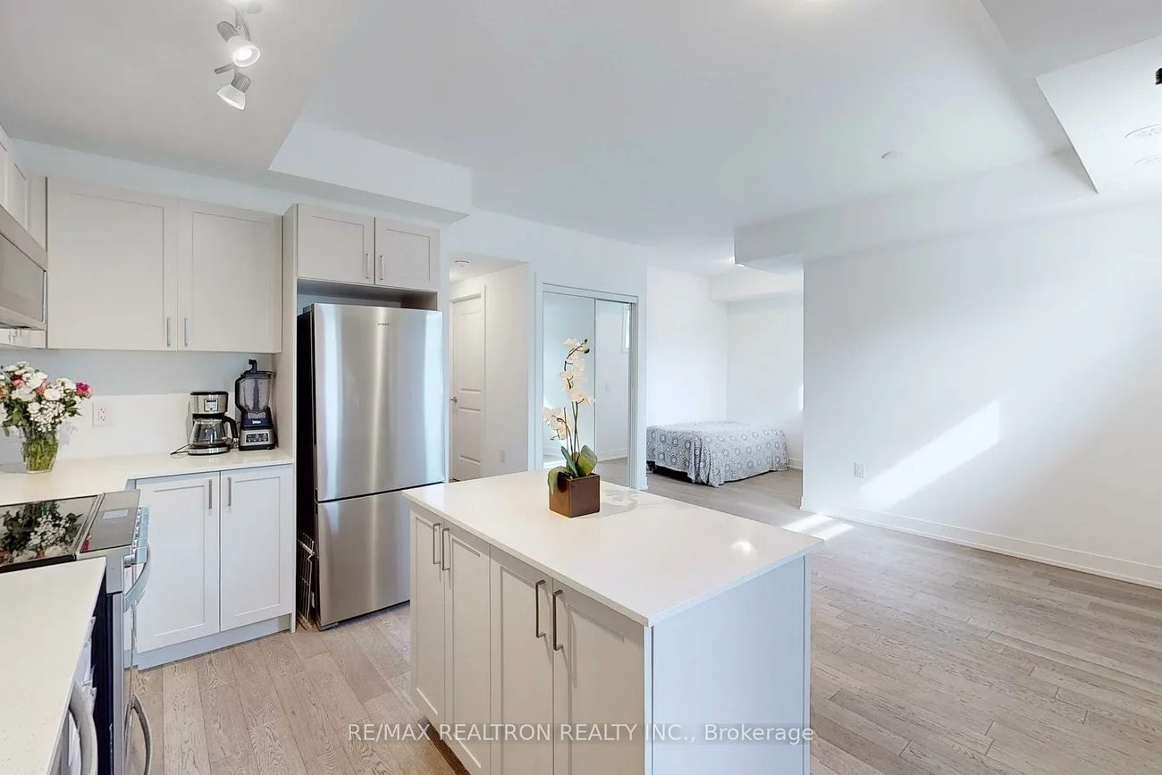 1115, Douglas McCurdy Comm, Lakeview, Mississauga