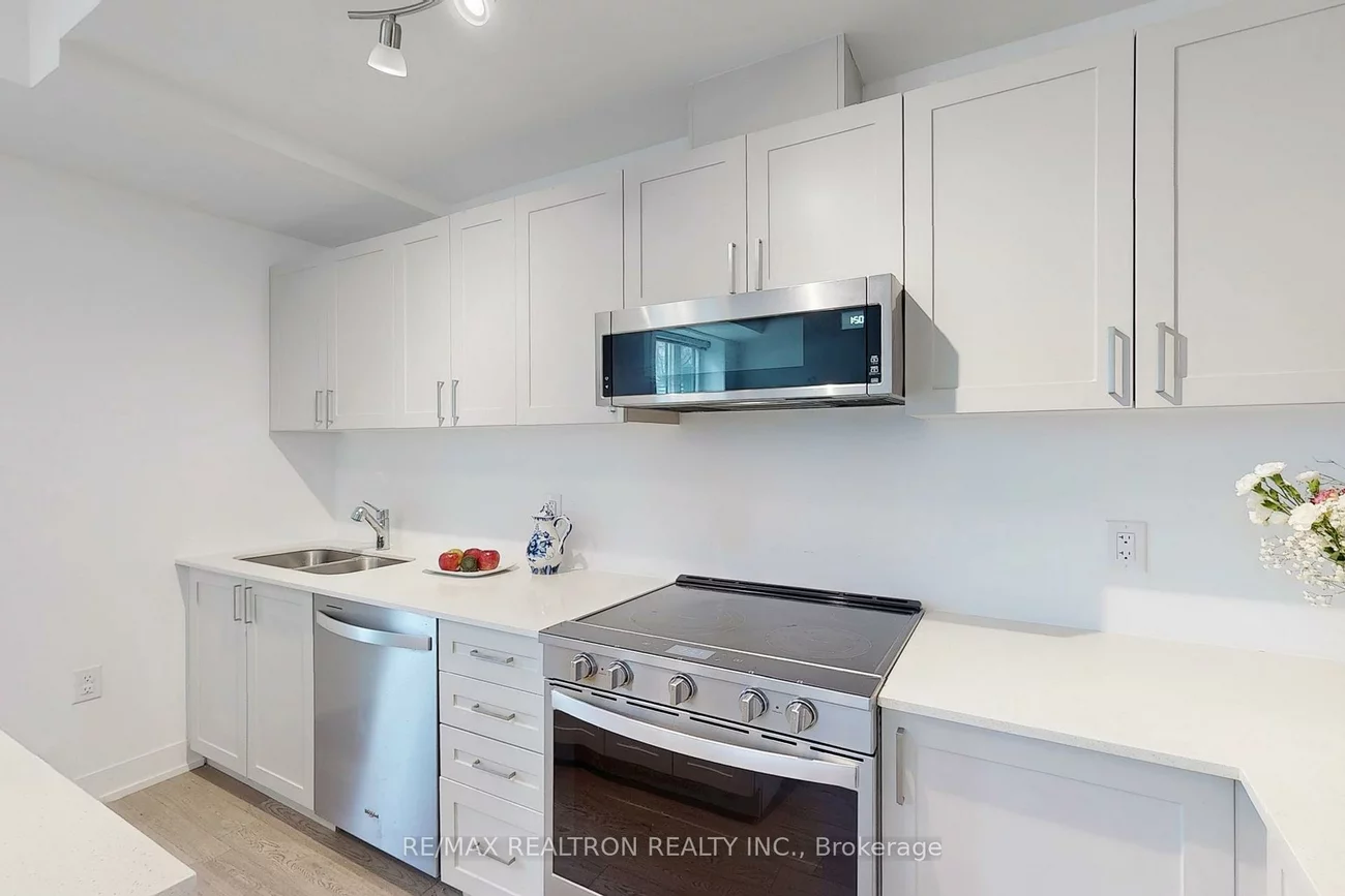 1115, Douglas McCurdy Comm, Lakeview, Mississauga