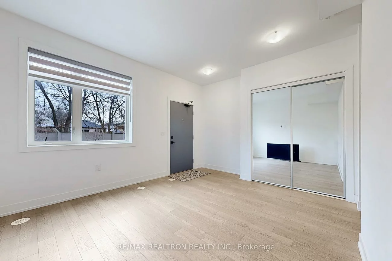 1115, Douglas McCurdy Comm, Lakeview, Mississauga