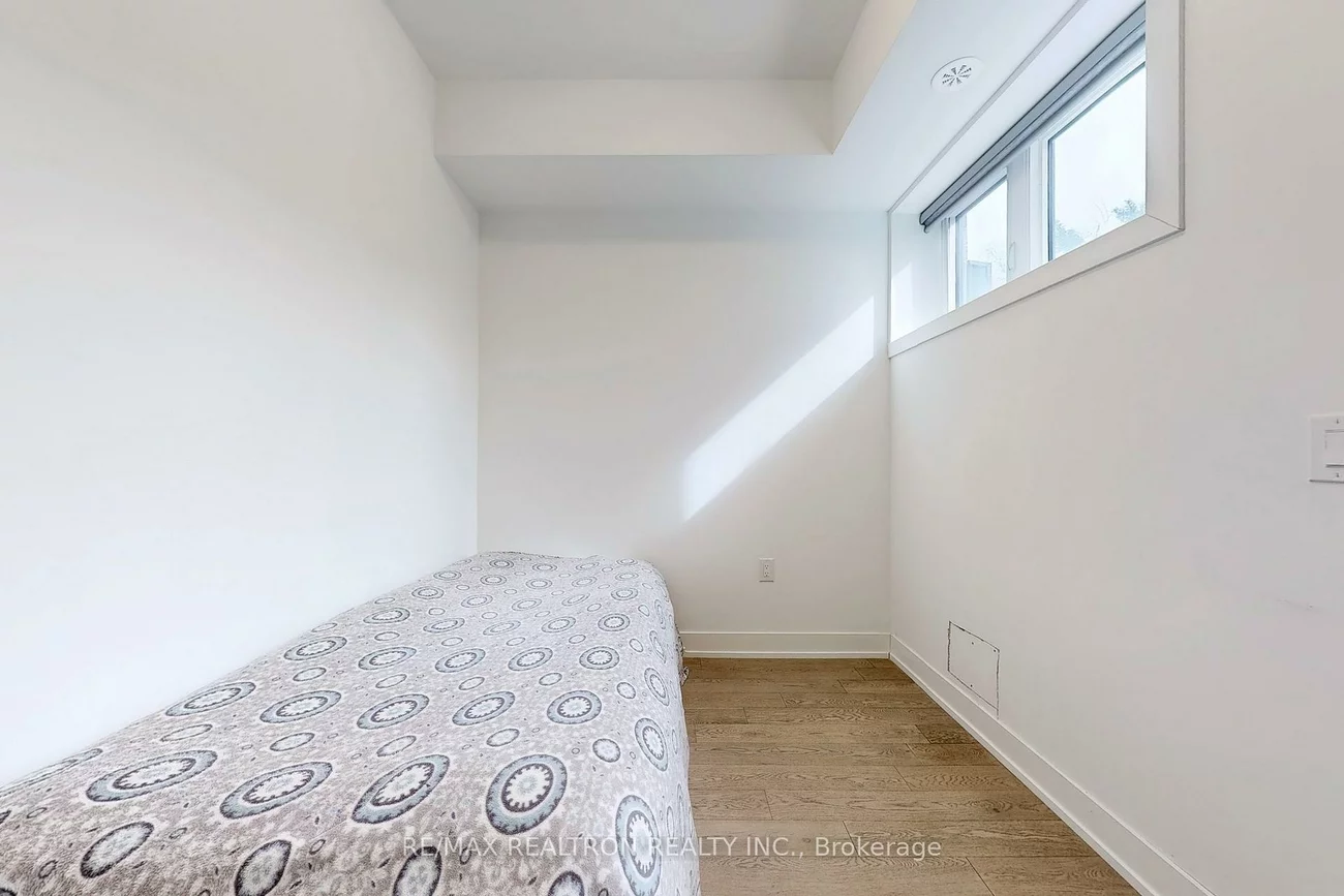 1115, Douglas McCurdy Comm, Lakeview, Mississauga
