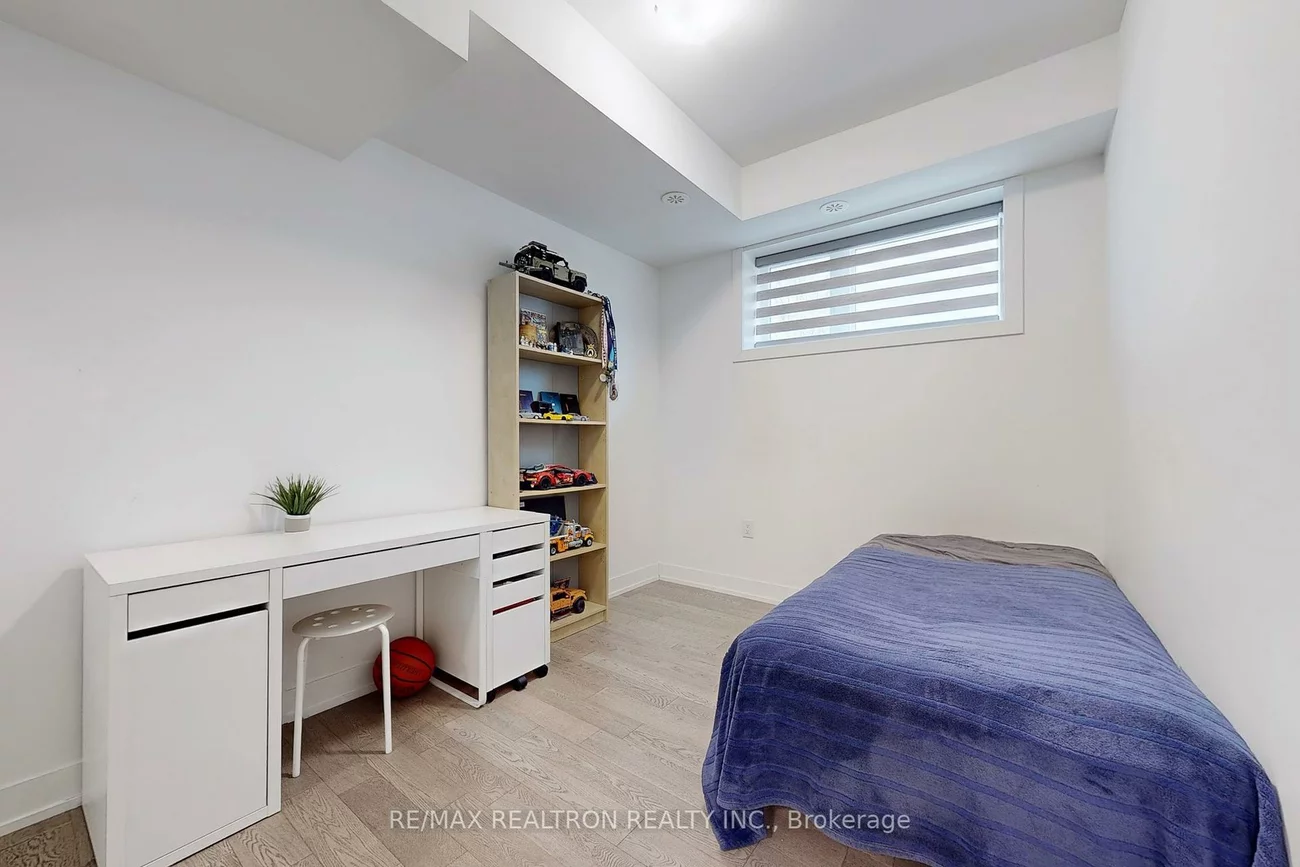 1115, Douglas McCurdy Comm, Lakeview, Mississauga