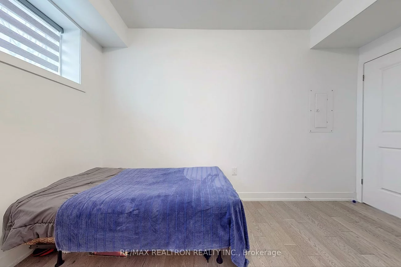 1115, Douglas McCurdy Comm, Lakeview, Mississauga