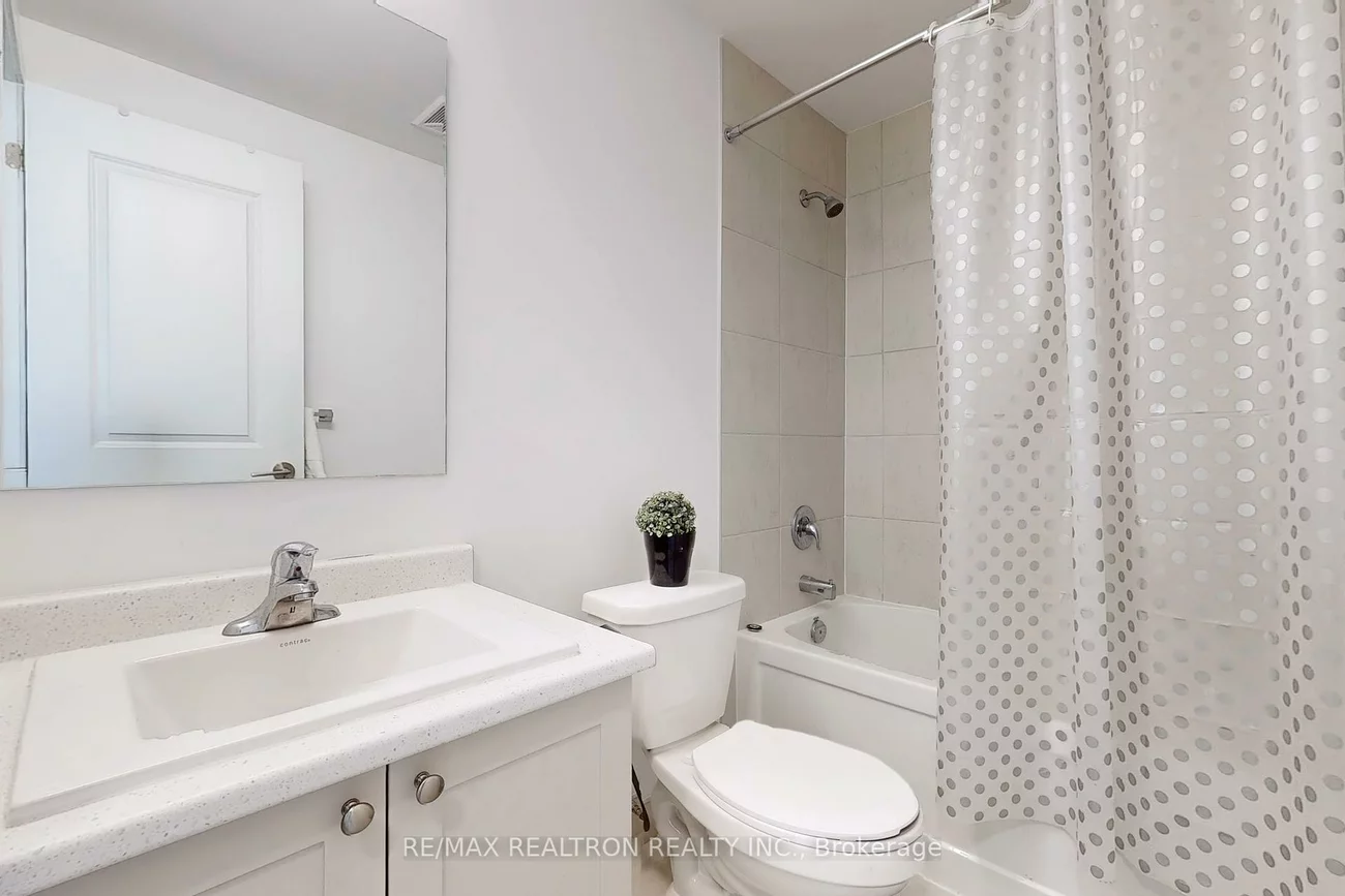 1115, Douglas McCurdy Comm, Lakeview, Mississauga