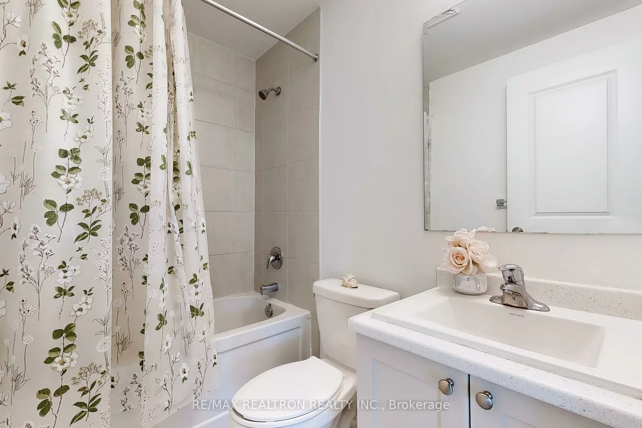 1115, Douglas McCurdy Comm, Lakeview, Mississauga