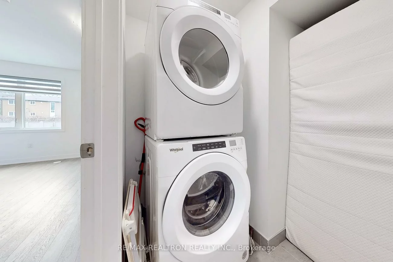 1115, Douglas McCurdy Comm, Lakeview, Mississauga