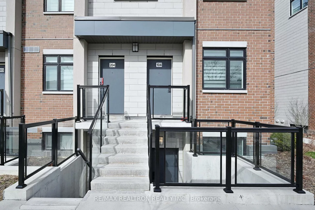 1115, Douglas McCurdy Comm, Lakeview, Mississauga