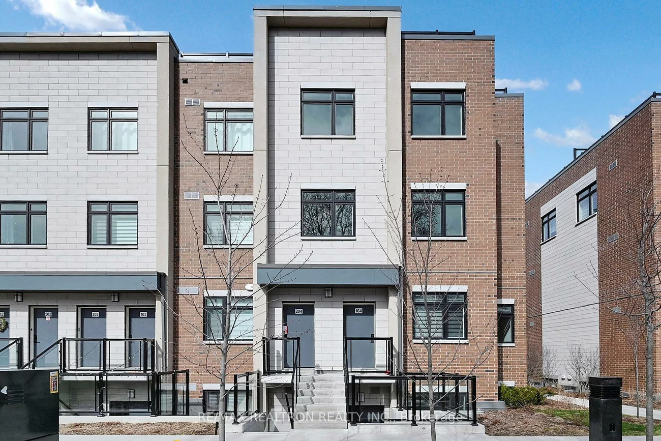 1115, Douglas McCurdy Comm, Lakeview, Mississauga