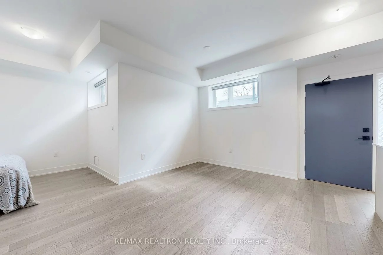 1115, Douglas McCurdy Comm, Lakeview, Mississauga