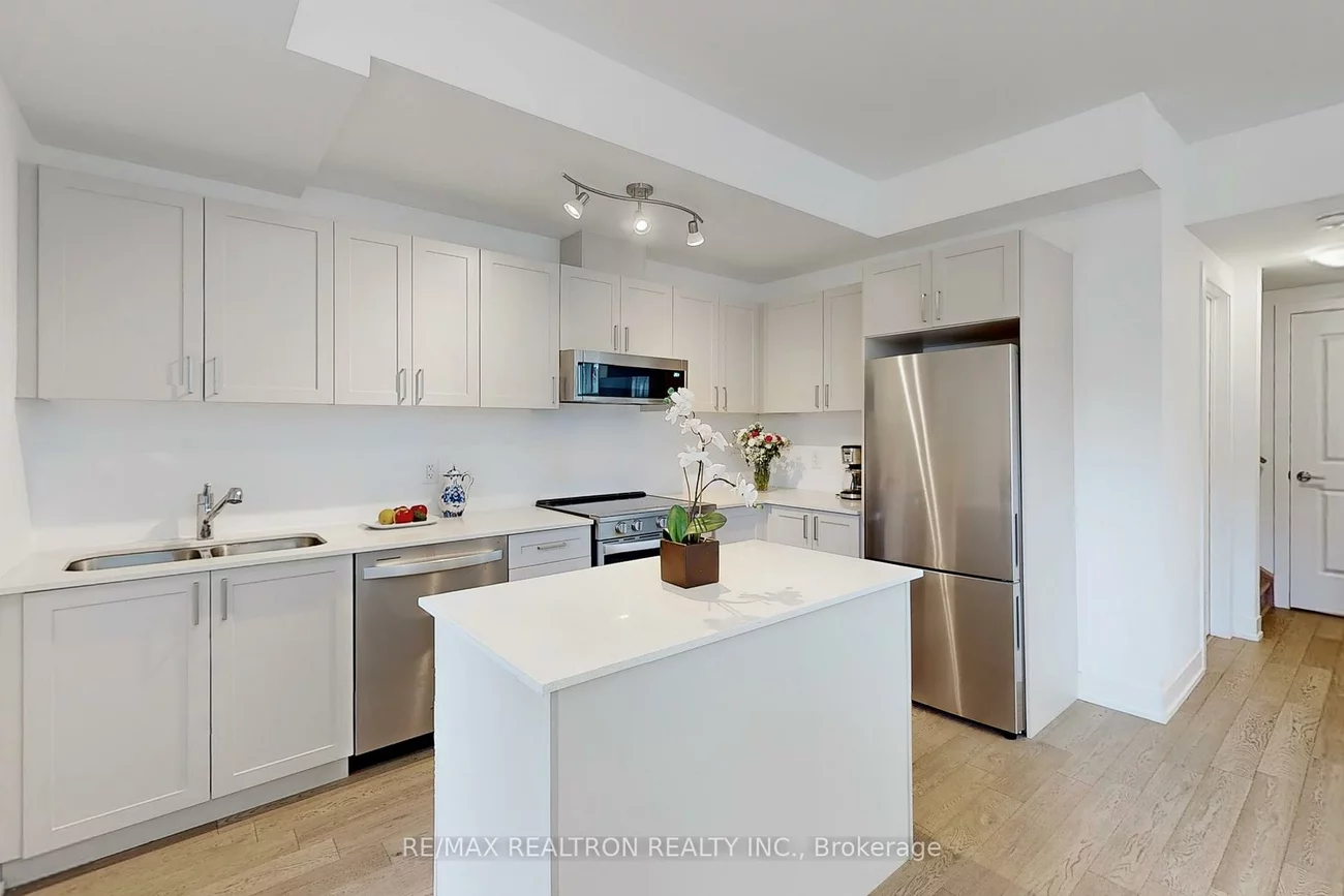 1115, Douglas McCurdy Comm, Lakeview, Mississauga