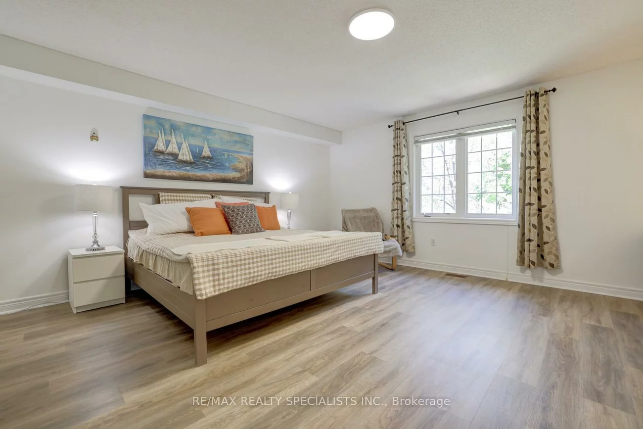 1128, Dundas, Erindale, Mississauga