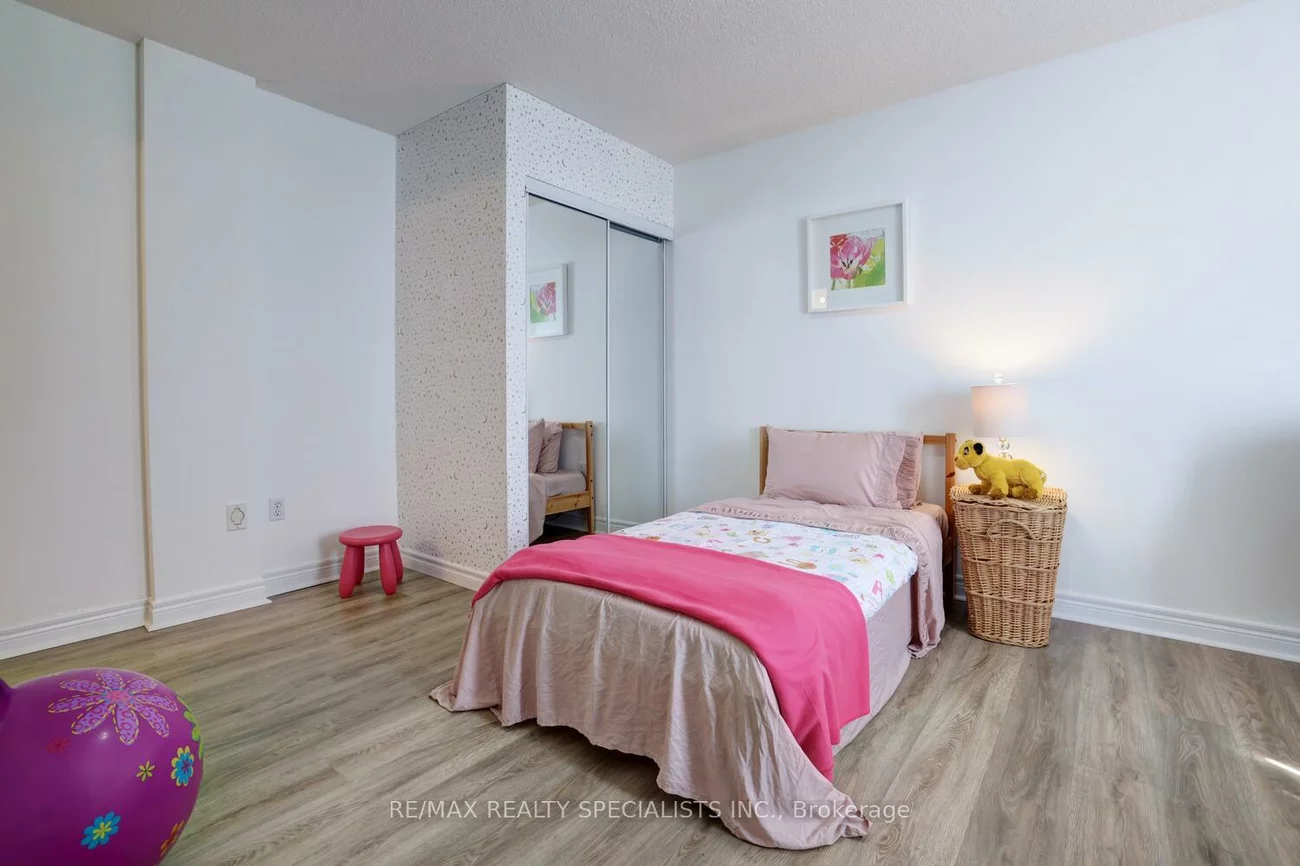 1128, Dundas, Erindale, Mississauga