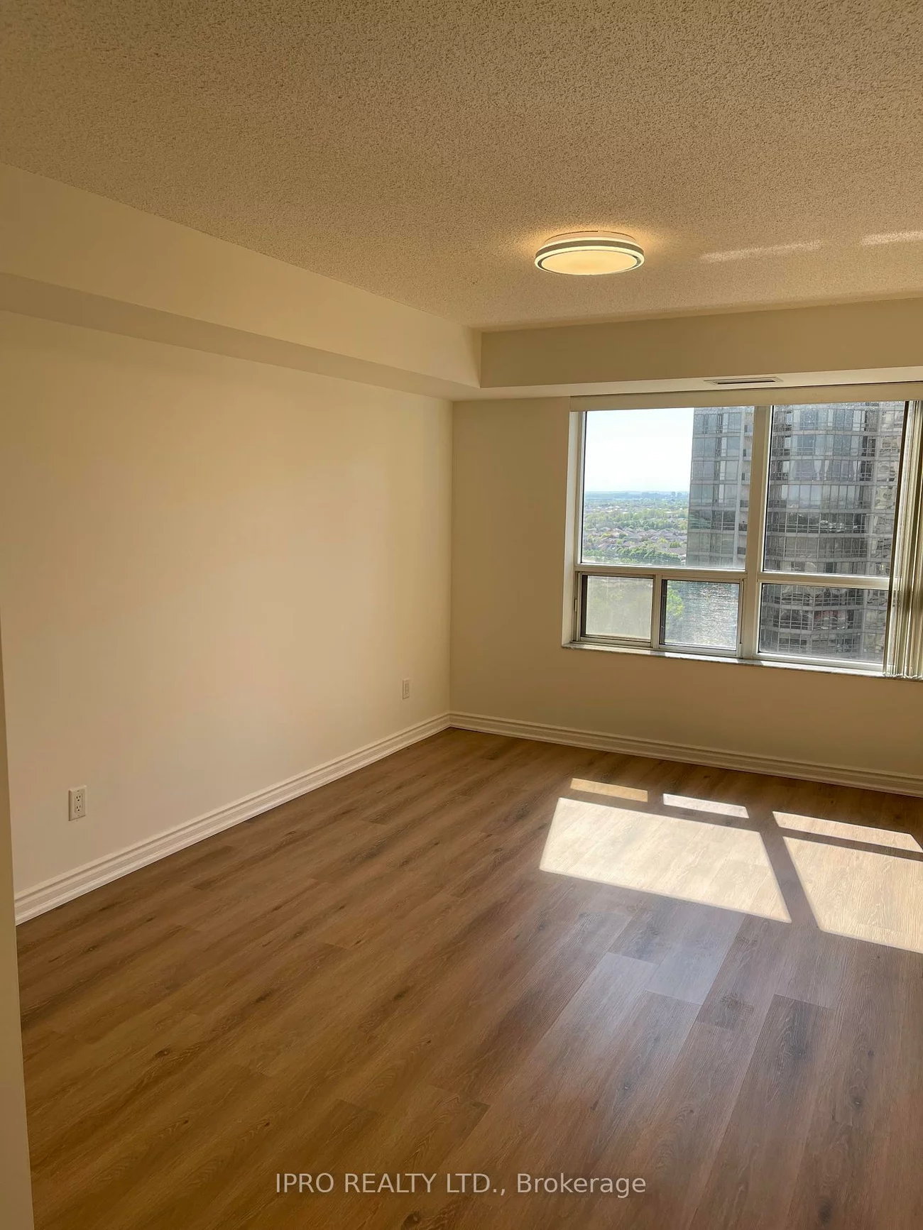 25, Kingsbridge, Hurontario, Mississauga
