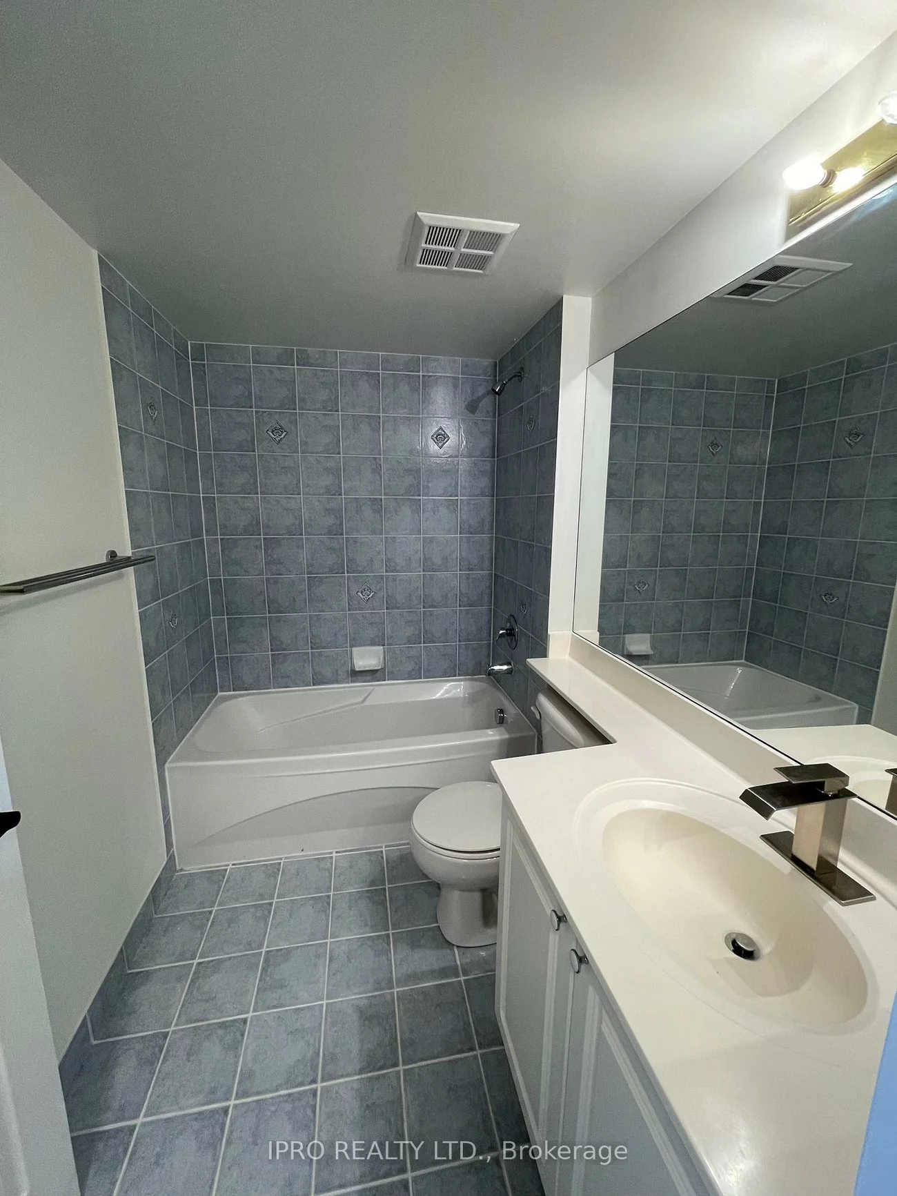 25, Kingsbridge, Hurontario, Mississauga