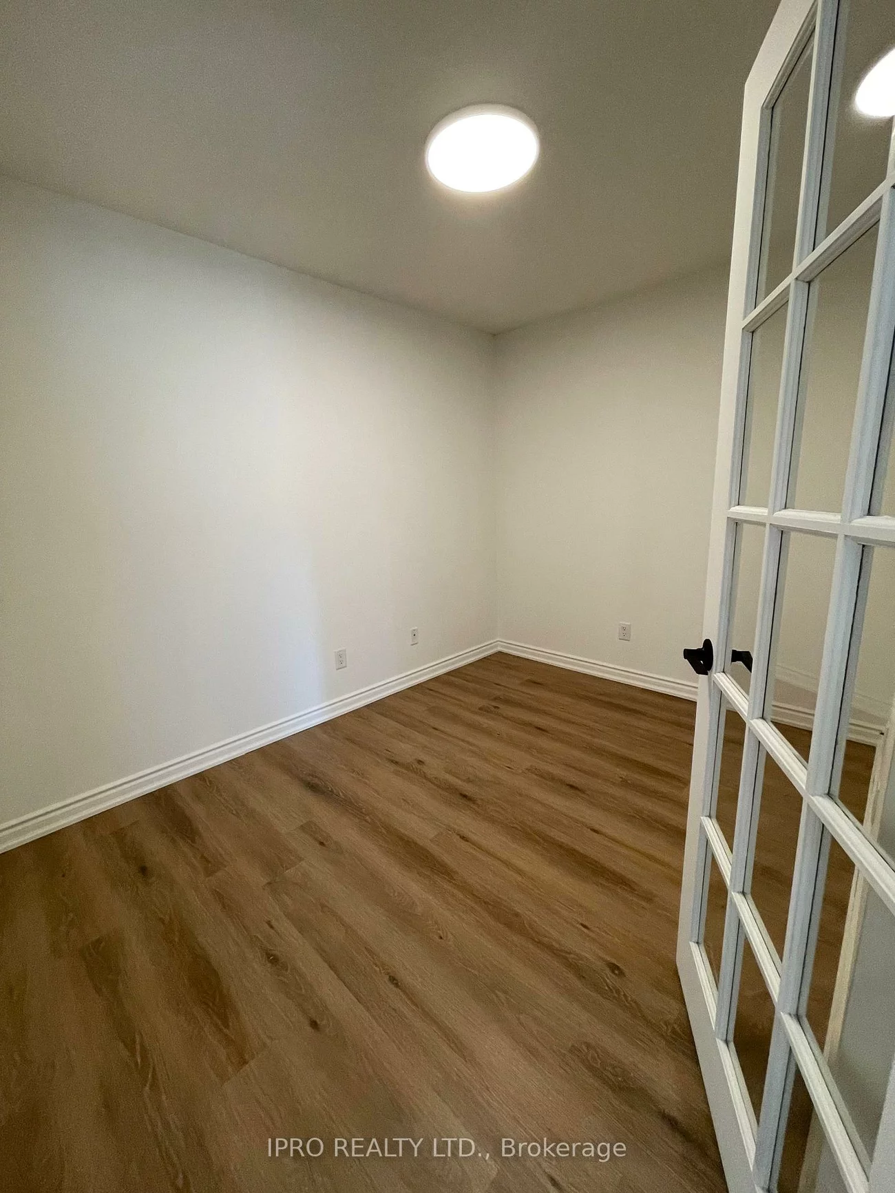 25, Kingsbridge, Hurontario, Mississauga