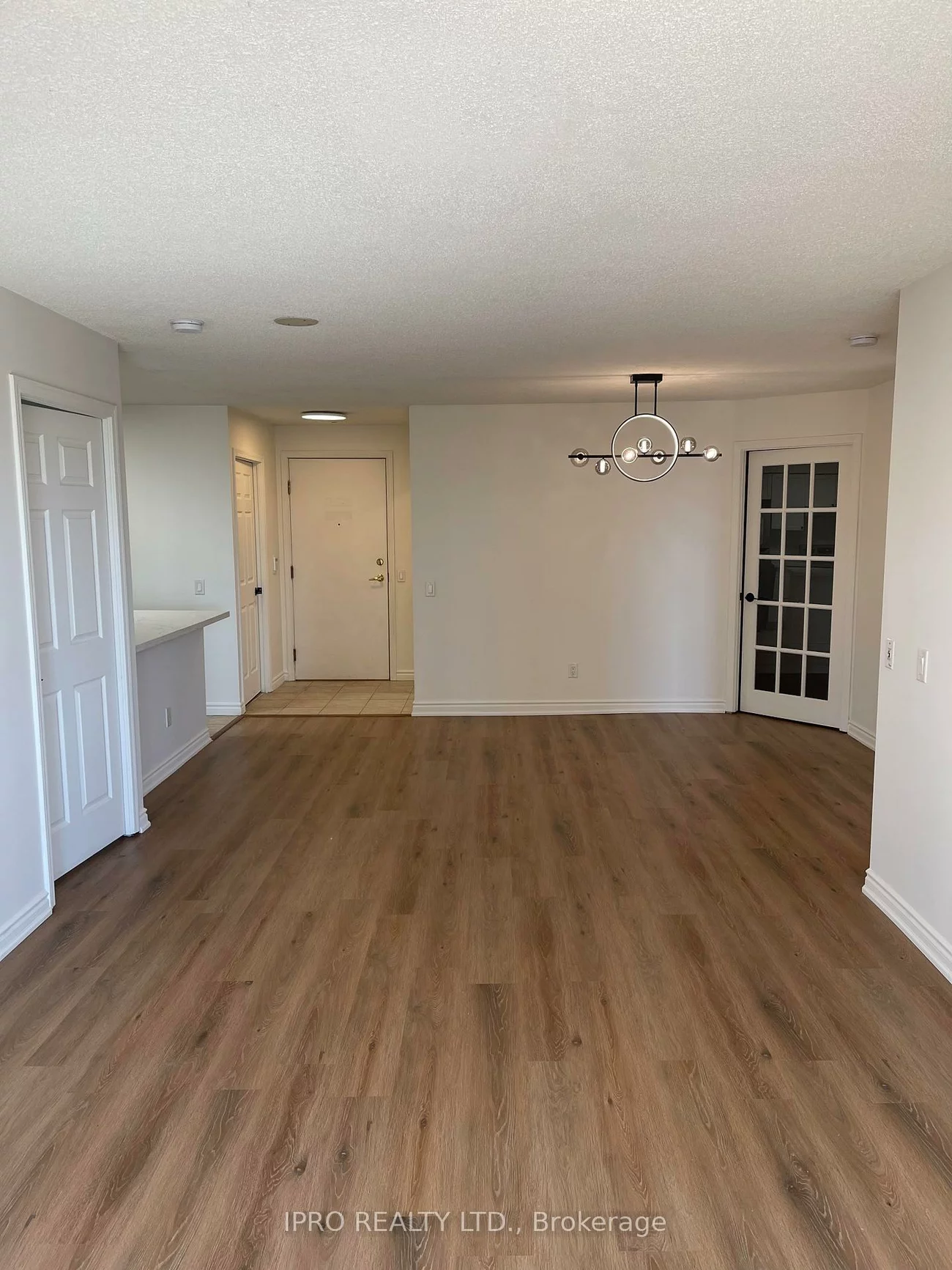 25, Kingsbridge, Hurontario, Mississauga