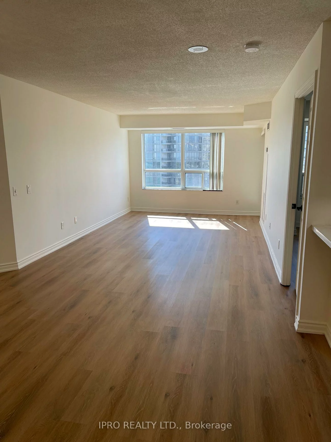 25, Kingsbridge, Hurontario, Mississauga