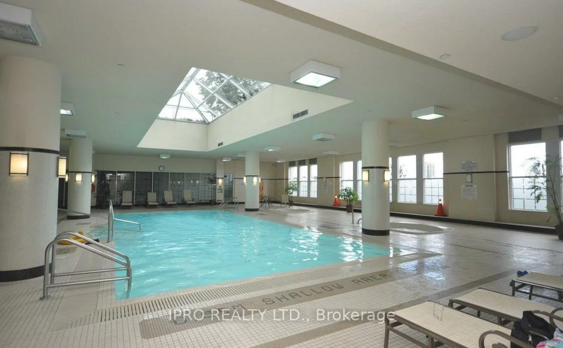 25, Kingsbridge, Hurontario, Mississauga