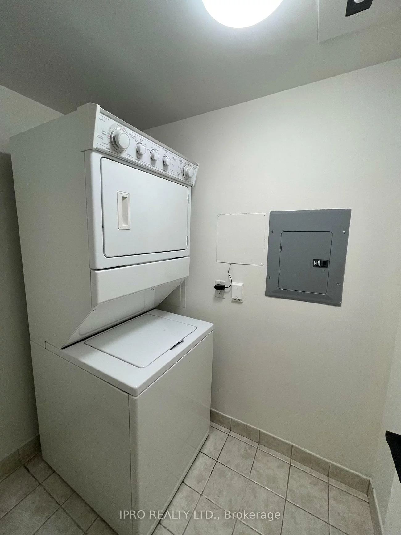 25, Kingsbridge, Hurontario, Mississauga