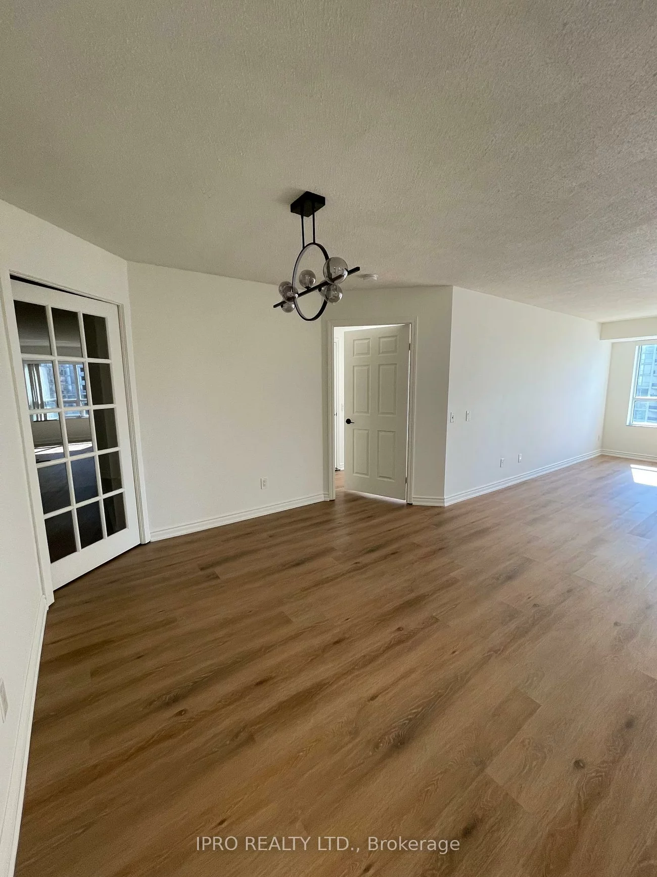 25, Kingsbridge, Hurontario, Mississauga